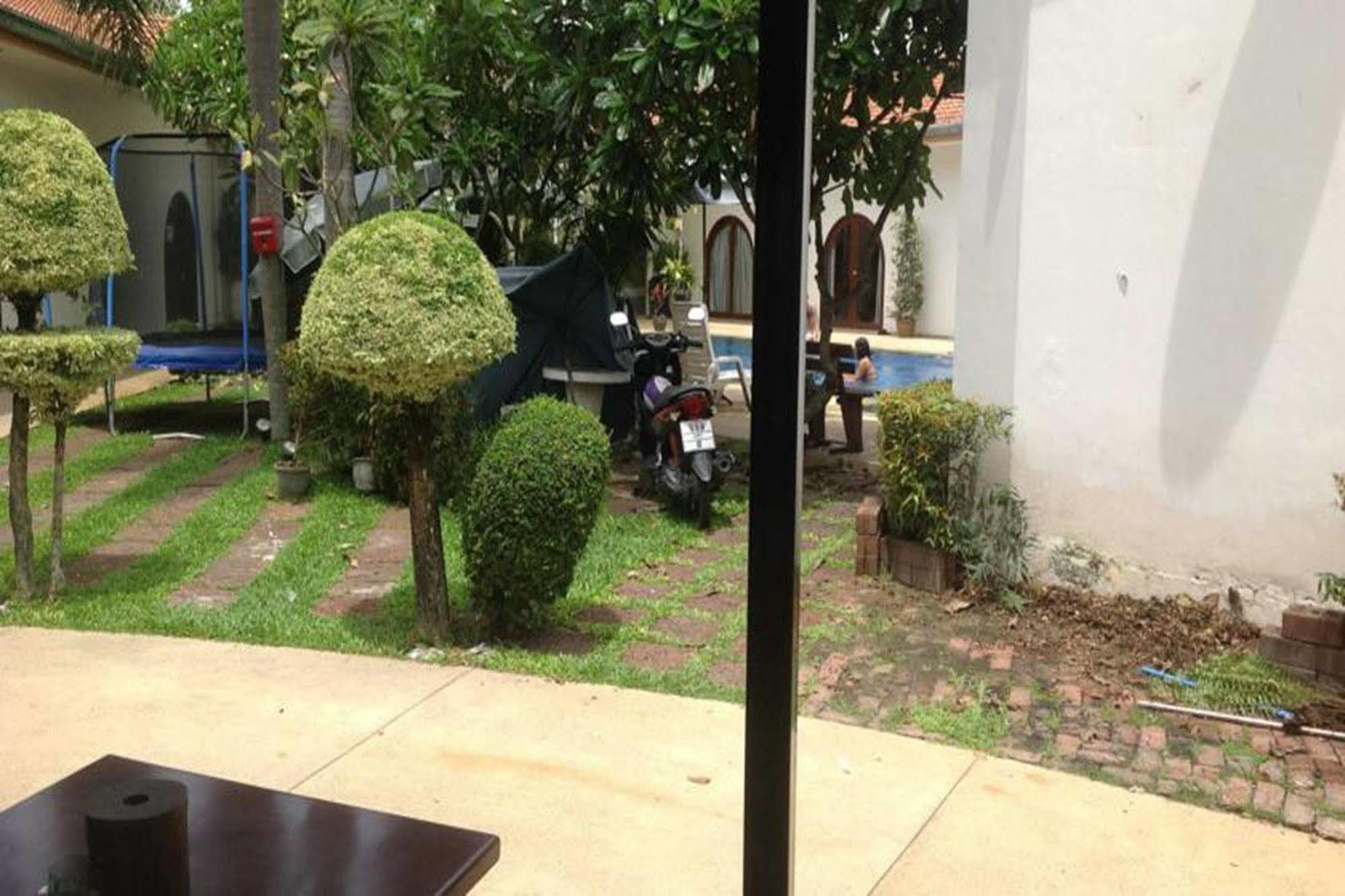 S-One Guesthouse Pattaya Exterior foto